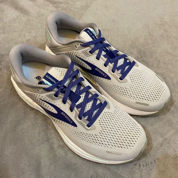 Brooks Adrenaline GTS 22 Sneakers Women Size 11